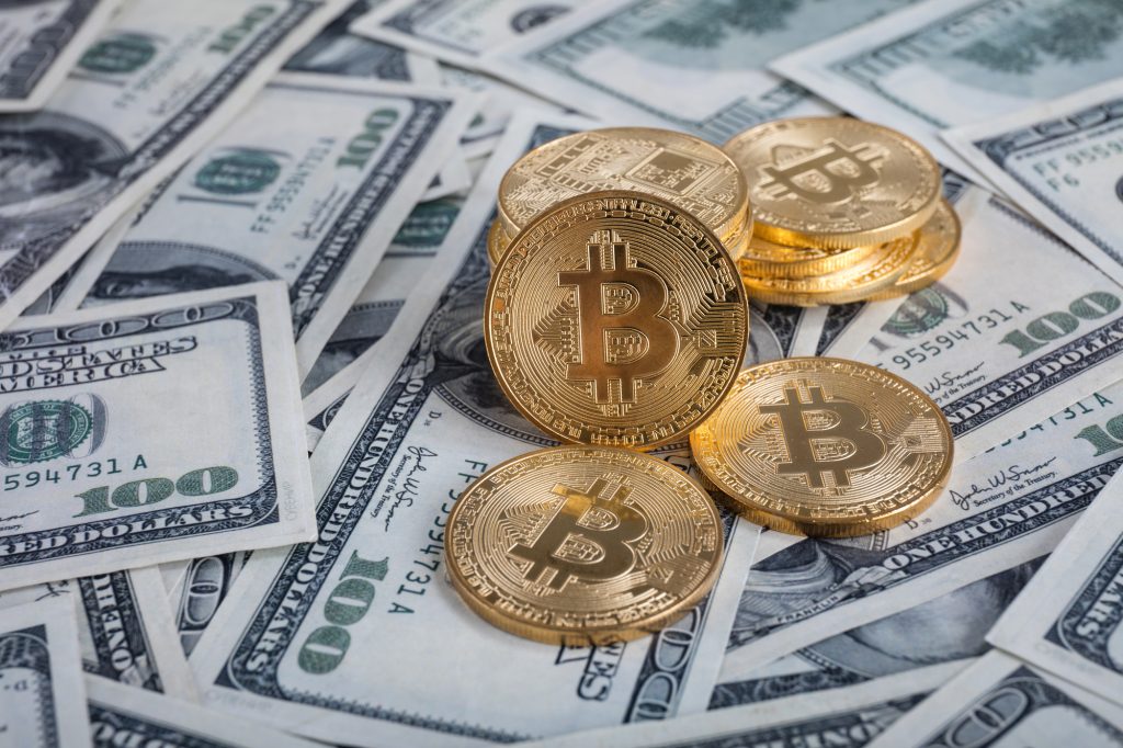 Криптобиржи не увидели притока активов в биткоин из полученных американцами госвыплат в размере $1400 на человека